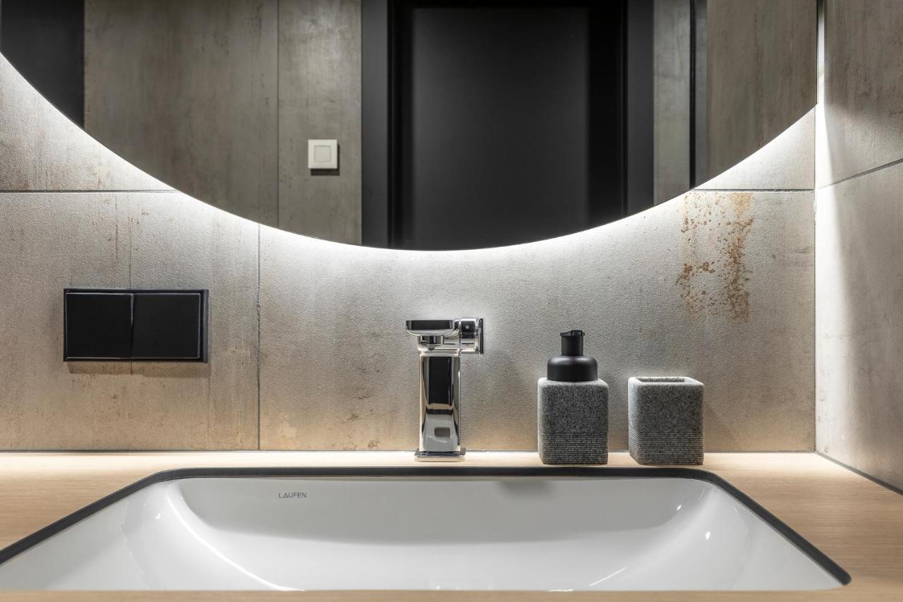 ヴィリニュスStylish Loft With Terrace Paupys, Old Townアパートメント エクステリア 写真