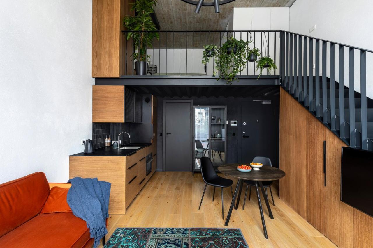 ヴィリニュスStylish Loft With Terrace Paupys, Old Townアパートメント エクステリア 写真
