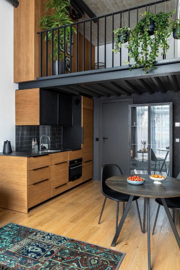 ヴィリニュスStylish Loft With Terrace Paupys, Old Townアパートメント エクステリア 写真
